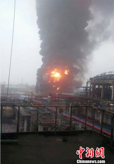 江西樟树一化工企业发生火灾