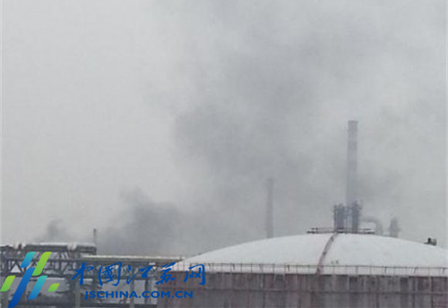 扬子石化渣油罐发生爆鸣 无人员伤亡