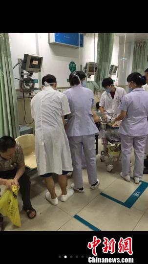 约5吨漂白水泄漏41人就医：系塑料桶老化