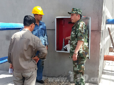 阿克苏新和多部门联合开展危化品企业消防检查