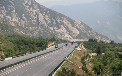 河北高速 7月1日起危险品运输夜间禁行