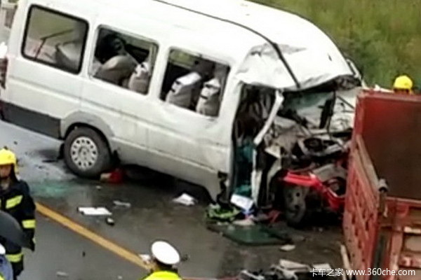 甘肃天水发生重大交通事故 造成5死11伤