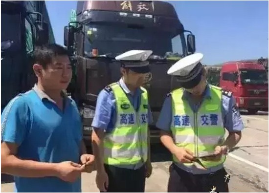 货车超载 卸货+罚款+罚分！七省市新出台的治超政策！速看！