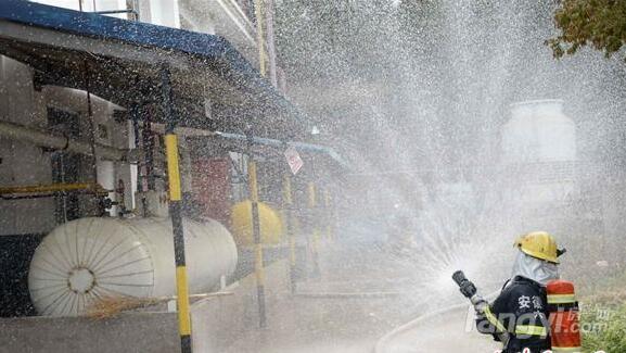 陕西吴堡青银高速液化气罐车泄漏事故