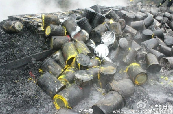 京昆高速四川广元段载30吨危化品货车起火爆炸(图)